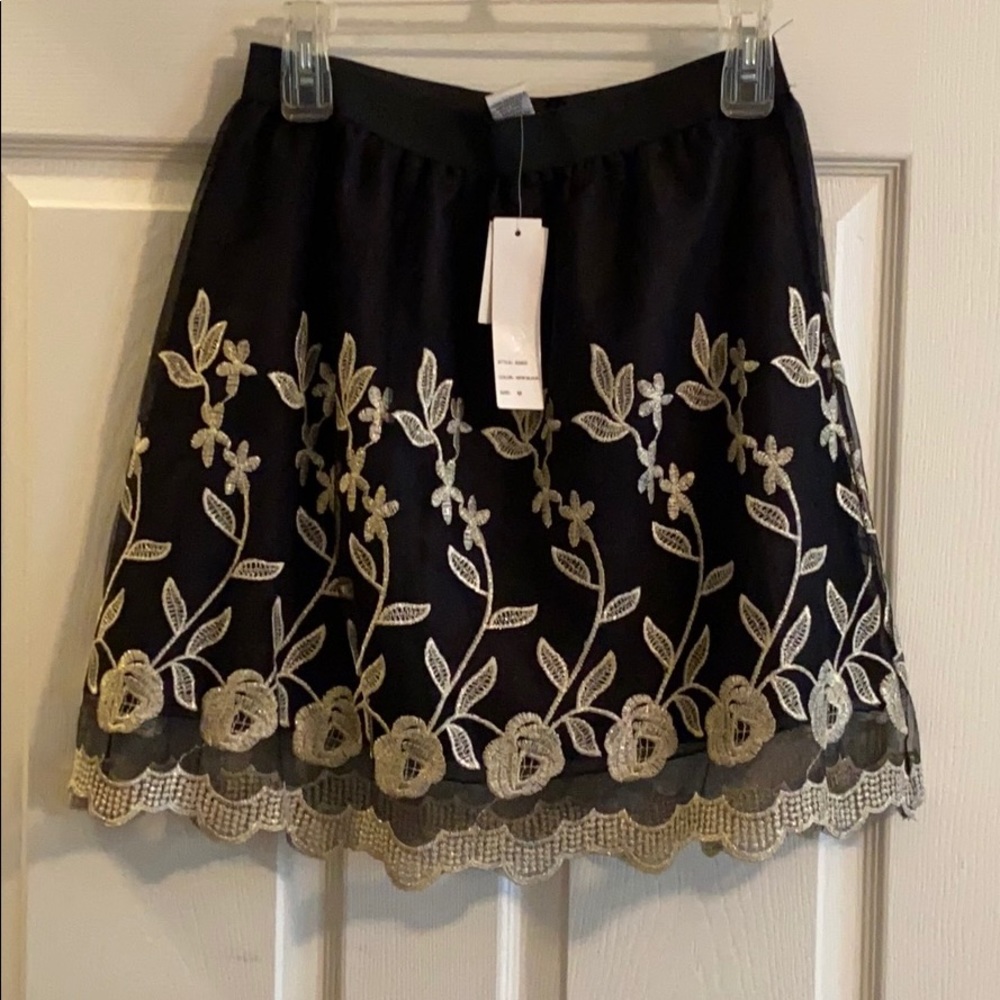 Very Pretty Black & Gold Skirt